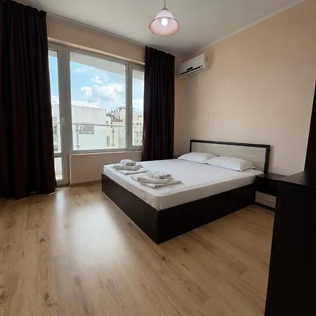 Apartamento просторен семеен с достъп до басейн Sveti Vlas