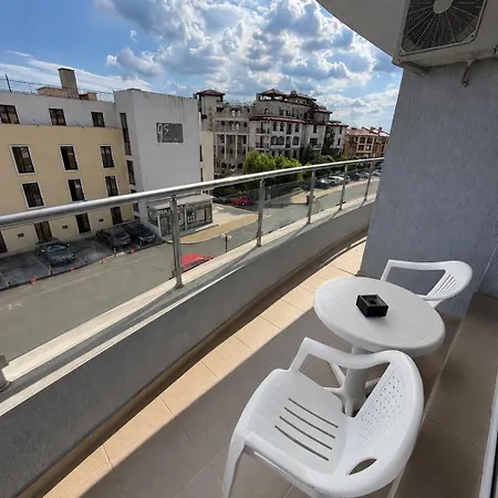 Apartamento просторен семеен с достъп до басейн *